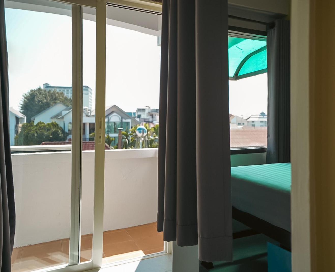 Stamps Backpackers Hostel Chiang Mai Exterior photo